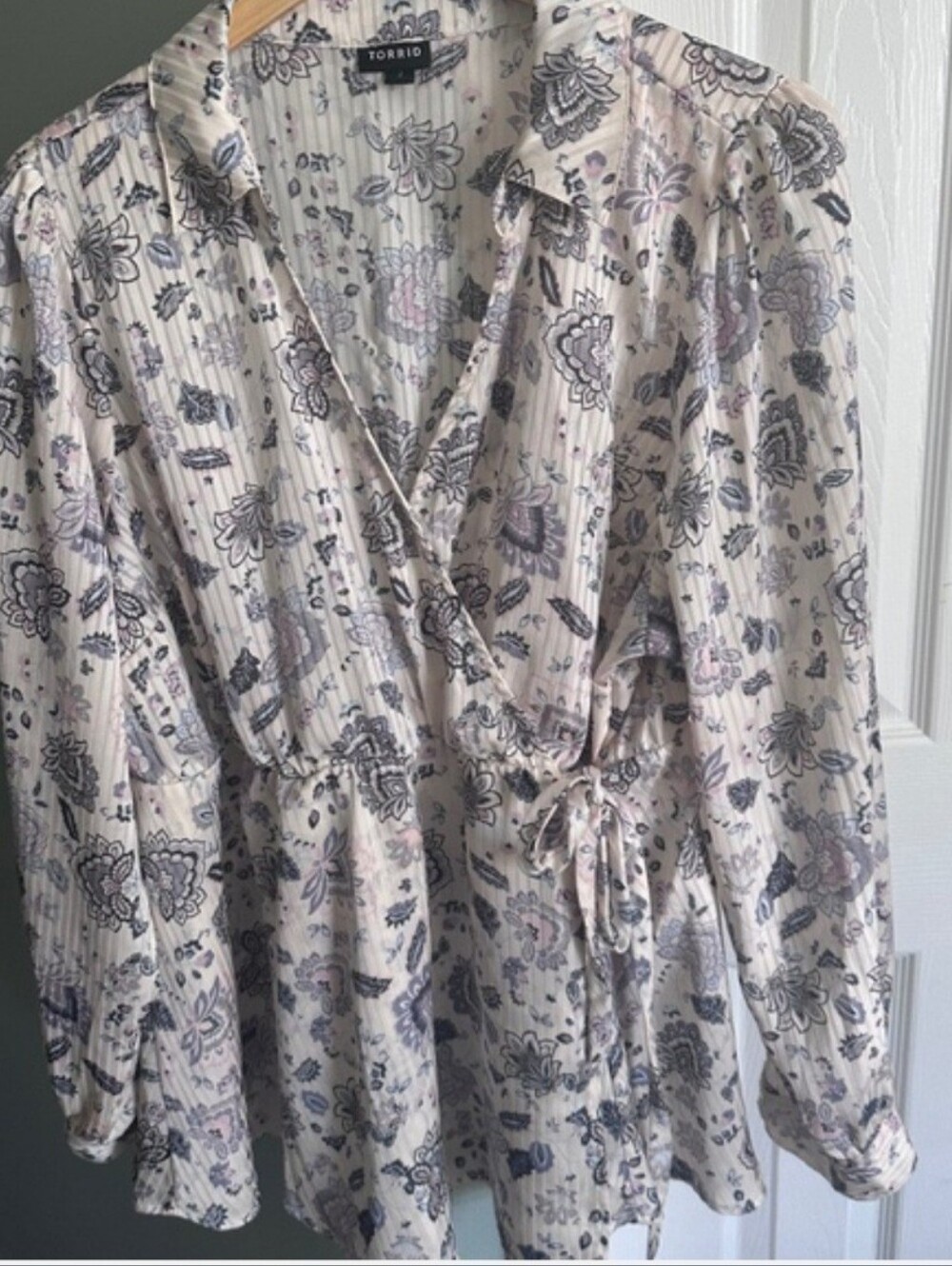 TORRID - Mock Wrap Paisley Blouse - PLUS 2 (18/20)